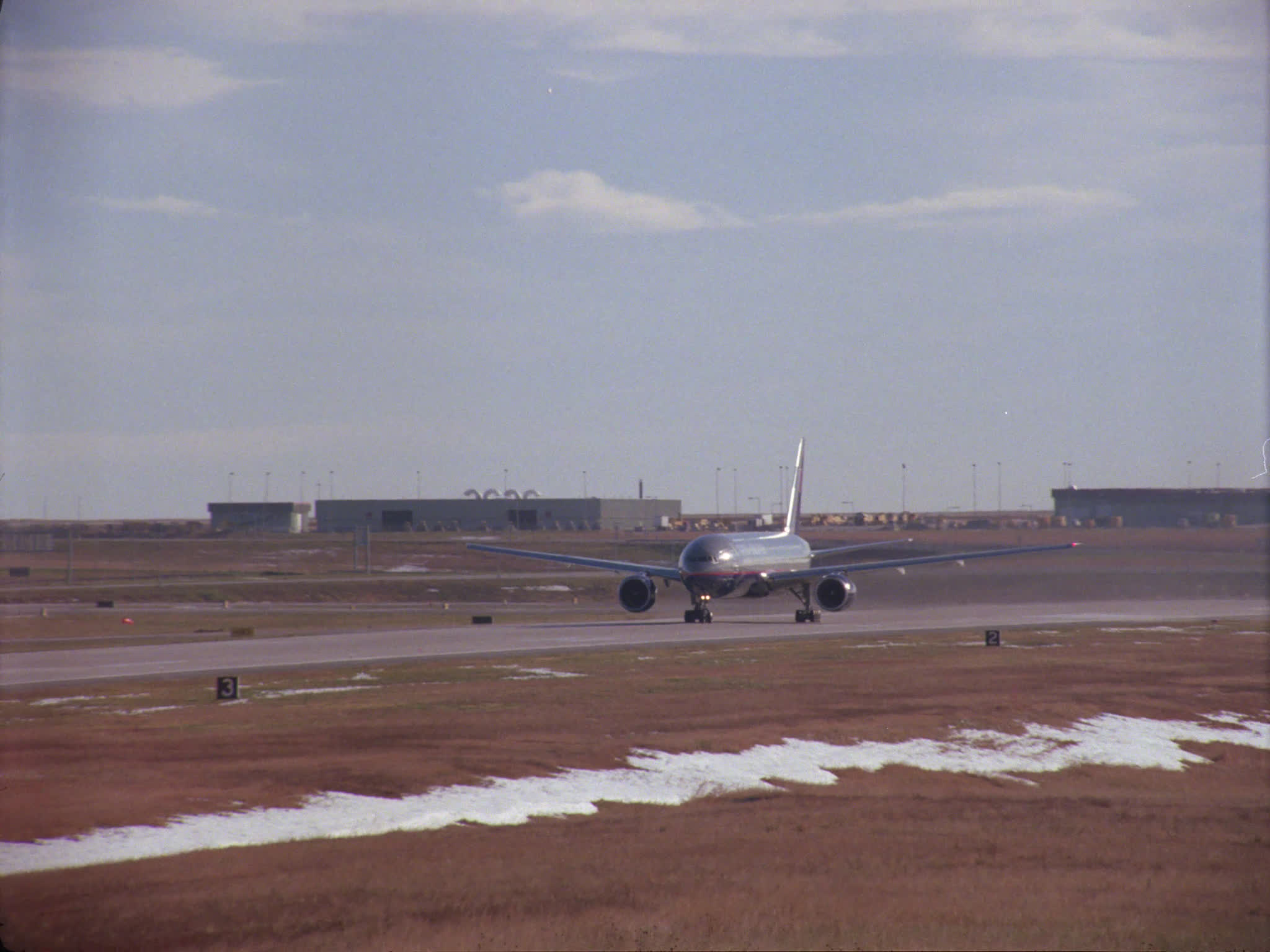 United Airlines 777 Take off